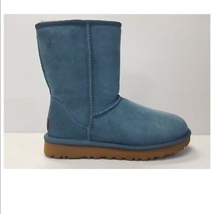 UGG Women’s Classic II New w/o tags.